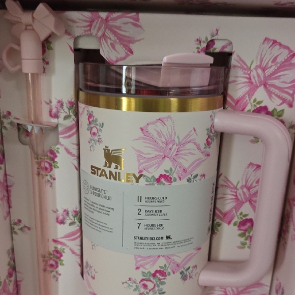 Stanley LoveShackFancy Pink Floral Quencher H2.0 Tumbler, 40oz., New - Picture 12 of 13
